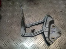 Петля капота Volkswagen Touareg 2005 7L6823301 7L7 AYH, передняя левая