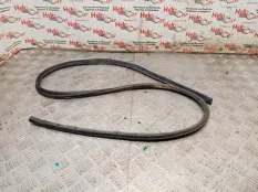 Уплотнительная резинка Nissan Qashqai 2006 80831JD000 J10 K9K, передняя левая