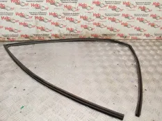 Уплотнительная резинка Toyota RAV4 2006 6814142090 ACA30 1AZFE, передняя правая