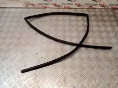 Уплотнительная резинка Mitsubishi Pajero Sport 2005 MR237972 K94 4D56, передняя правая