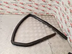 Уплотнительная резинка Nissan Qashqai 2008 82330JD00A J10 HR16DE, задняя правая