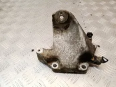 Кронштейн двигателя опорный Lexus IS220D 2009 1232526020 XE20 2ADFHV, левый