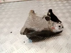 Кронштейн двигателя опорный Lexus IS220D 2009 1231526010 XE20 2ADFHV, правый