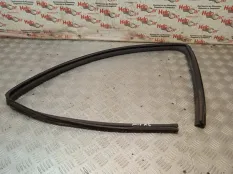 Уплотнительная резинка Nissan Qashqai 2008 82331JD00A J10 HR16DE, задняя левая