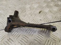 Кронштейн двигателя опорный Toyota RAV4 2010 3311842010 XA30 2AD-FTV
