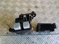 Блок реле Opel Astra J 2010 13351610 P10 A16XER