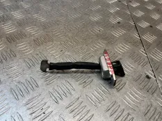Ограничитель двери Toyota RAV4 2010 6861042020 XA30 2AD-FTV, передний правый