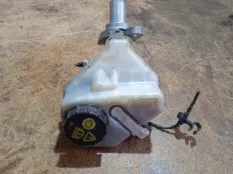 Главный тормозной цилиндр Land Rover Freelander 2007 LR001050 L359 B6324S