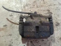 Суппорт Nissan Qashqai 2011 41001JD00A J10 K9K, передний правый