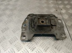 Подушка кпп Ford Focus 2010 1798908 CB4 SHDC; HWDA; HWDB; SHDA; SHDB