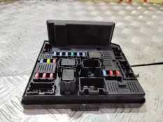 Блок предохранителей Nissan QASHQAI+2 2009 284B7JD02A JJ10E K9K