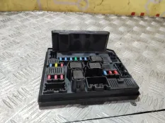 Блок предохранителей Nissan Qashqai 2009 284B7JD01B J10 HR16DE