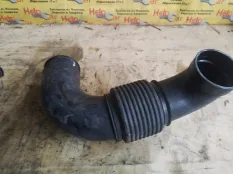 Патрубок воздушный Hyundai Tucson 2009 281392E250 JM D4EA