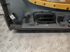 Обшивка двери Ford Focus 2010 1716093 CB4 SHDC; HWDA; HWDB; SHDA; SHDB, передняя правая