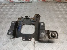 Площадка под АКБ Ford Focus 2010 AV61R6K034AB CB4 SHDC; HWDA; HWDB; SHDA; SHDB