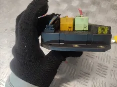 Блок предохранителей Land Rover Range Rover 2004 YQE500020 L322 M57D30