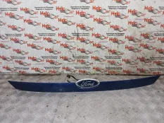 Накладка крышки багажника Ford Focus 2009 1708809 CB4 SHDC; HWDA; HWDB; SHDA; SHDB, задняя