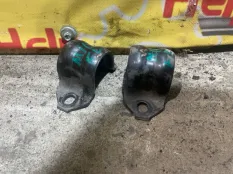 Крепление стабилизатора Toyota C-HR 2022 48824F4010 ZYX11R-AHXGBW 2ZR-FXE, переднее
