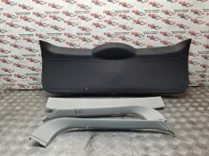 Обшивка багажника Ford Focus 2010 1701355 CB4 SHDC; HWDA; HWDB; SHDA; SHDB, задняя