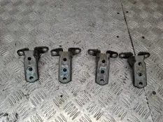 Петля двери Mitsubishi L200 2011 5702A034 KB4T 4D56U