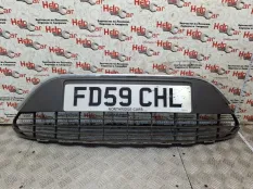 Решетка в бампер Ford Focus 2010 1520644 CB4 SHDC; HWDA; HWDB; SHDA; SHDB