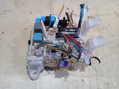 Блок предохранителей Toyota RAV4 2006 8273042160 ACA30 1AZFE