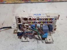 Блок предохранителей Toyota Avensis 2003 82641CA020 ADT251 1ZZFE