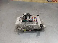 Блок предохранителей Toyota RAV4 2002 8273142010 ZCA25 1ZZFE