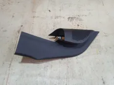 Уголок двери Ford Focus 2010 1376078 CB4 SHDC; HWDA; HWDB; SHDA; SHDB, передний левый