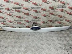 Накладка крышки багажника Ford Focus 2010 1708809 CB4 SHDC; HWDA; HWDB; SHDA; SHDB, задняя