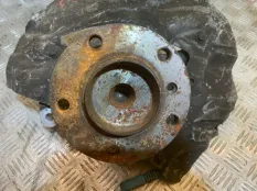 Кулак поворотный BMW 745i 2004 31216753461 E65 N62B44, передний правый