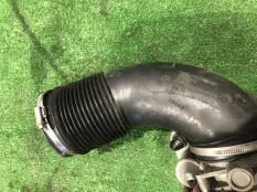 Патрубок воздушный BMW 745i 2004 13717531799 E65 N62B44