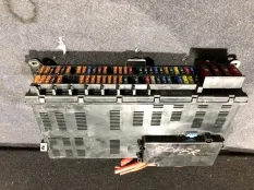 Блок предохранителей Land Rover Range Rover 2003 8380407 L322 M57D30