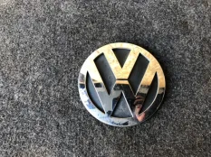 Эмблема Volkswagen Passat 2008 2K0853630B 3C5 BKP