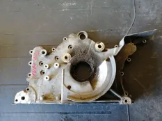 Передняя крышка двигателя Audi a6 077103153H C5 ARS