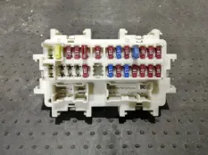 Блок предохранителей Nissan Pathfinder 2005 0741EA00A R51 YD25DDTI