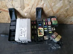 Блок предохранителей Mitsubishi Pajero 8638A014 V97W 6G75