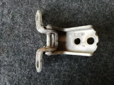 Петля двери Nissan Navara 2006 80400ZP80A D40 YD25DDTI, передняя правая