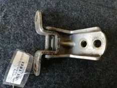 Петля двери Nissan Navara 2006 82421EA00A D40 YD25DDTI, задняя левая