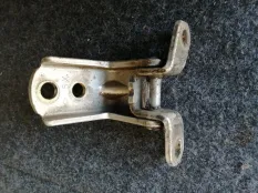 Петля двери Nissan Navara 2006 82420EA00A D40 YD25DDTI, задняя правая