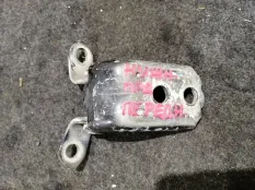 Петля двери Nissan Navara 2007 80400ZP80A D40 YD25DDTI, передняя правая