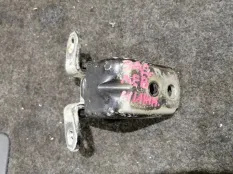 Петля двери Nissan Navara 2007 82421ZP80A D40 YD25DDTI, задняя левая