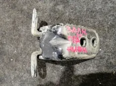 Петля двери Nissan Navara 2007 82420ZP80A D40 YD25DDTI, задняя правая