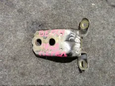 Петля двери Nissan Navara 2008 80400ZP80A D40 YD25DDTI, передняя правая