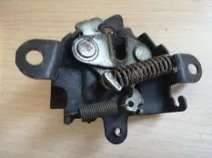 Замок капота Toyota Porte 5351052260 NNP10 1NZFE