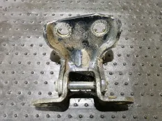 Петля двери Nissan Terrano2 2004 8240090J10 TD27TI, задняя левая