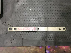 Петля багажника Mitsubishi L200 2006 MB437897 KB4T 4D56U