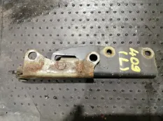 Петля капота Nissan Terrano2 2004 654010F010 TD27TI, передняя левая