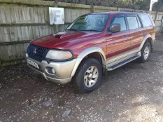 Петля двери Mitsubishi Pajero Sport 2003 MB574273 K94 4D56, передняя левая