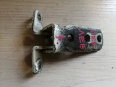 Петля двери Mitsubishi Pajero 2009 MR964926 V98W 4M41, передняя левая